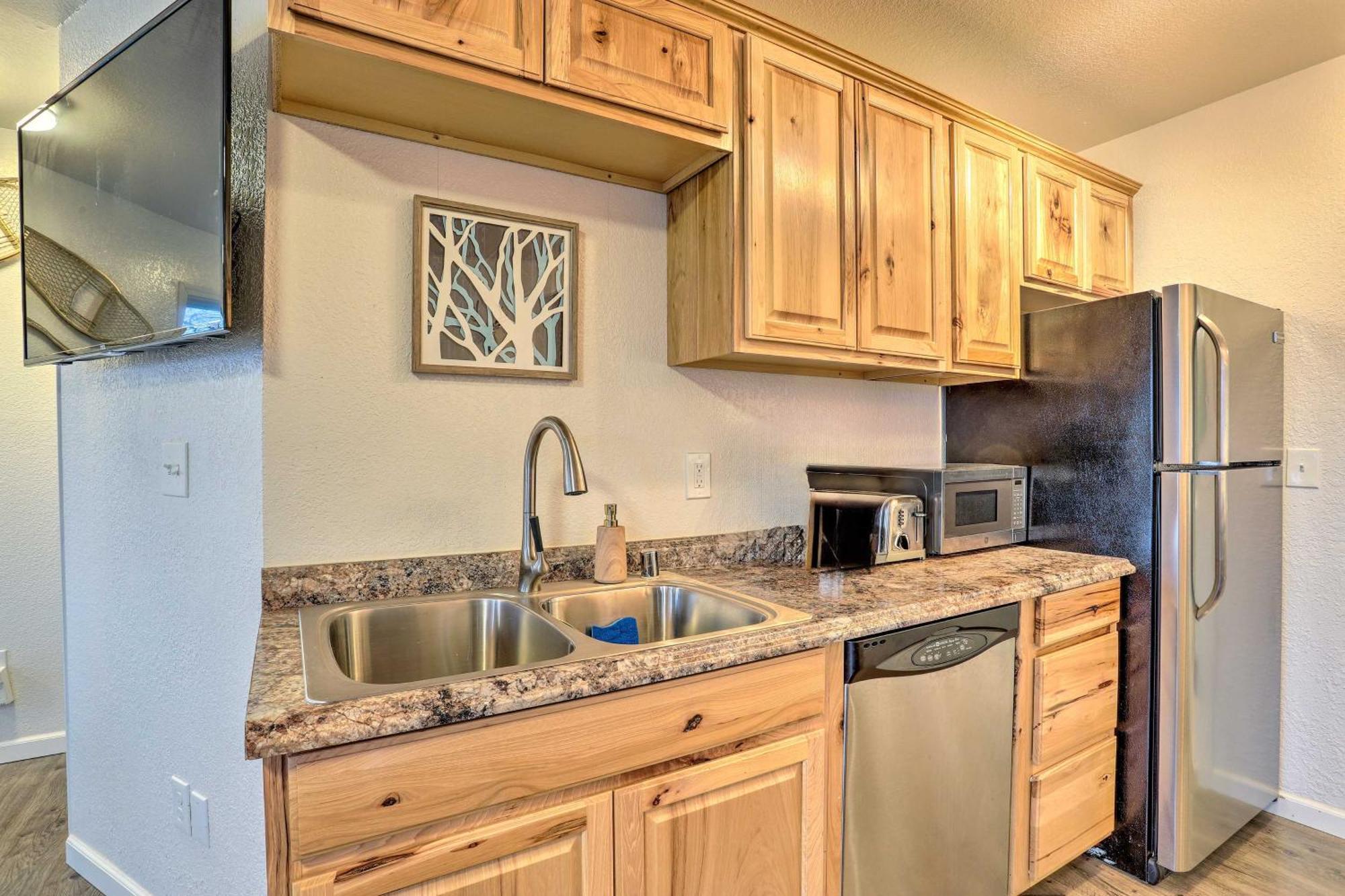 Coastal-view Near Downtown Anchorage! *